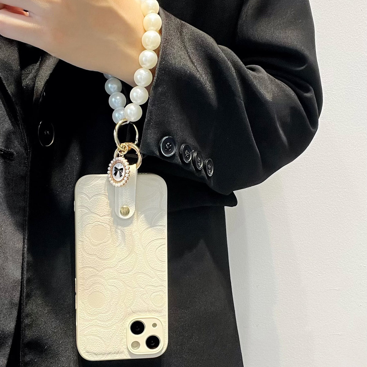 For iPhone 13 Dustproof Phone Shell Camellia Pattern Phone Case TPU PU Leather Cover with Pearl Chain For iPhone 13 Dustproof Phone Shell Camellia Pattern Phone Case TPU PU Leather Cover with Pearl Chain